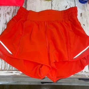 Orange lululemon hotty hot shorts high rise 2.5”